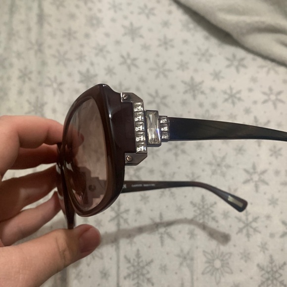 Lanvin stylish sunglasses - Picture 1 of 3